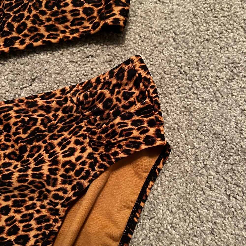 Leopard Bikini - Picture 2 of 4